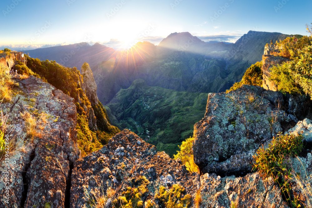 Panorama du massif volcanique du Piton des Neiges